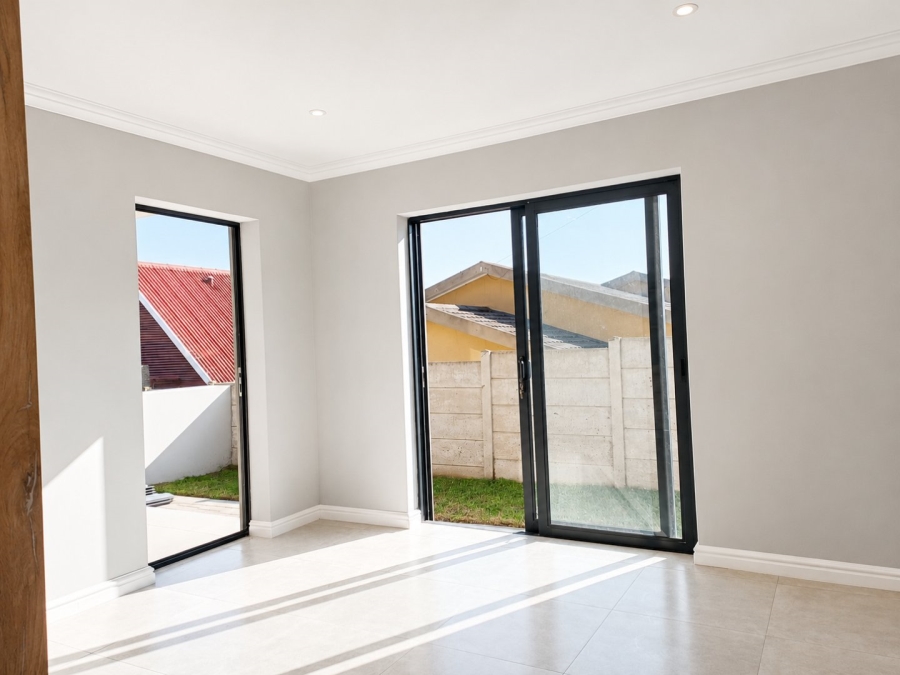 3 Bedroom Property for Sale in Fraaiuitsig Western Cape